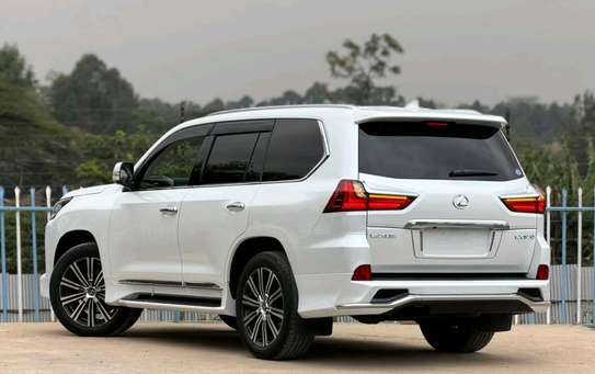 2019 Lexus Lx570 image 2