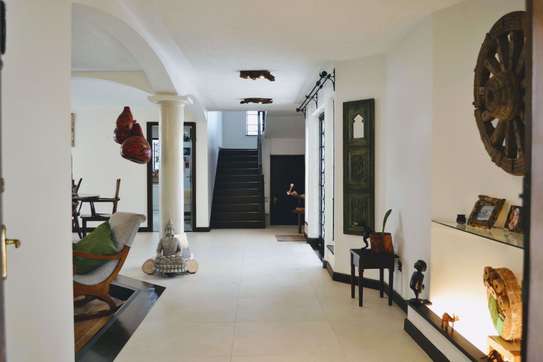 5 Bed Townhouse with En Suite in Westlands Area image 3