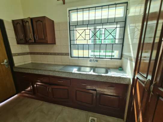 5 Bed Townhouse with En Suite in Nyali Area image 9