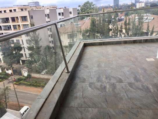 4 Bed Apartment with En Suite in Westlands Area image 1