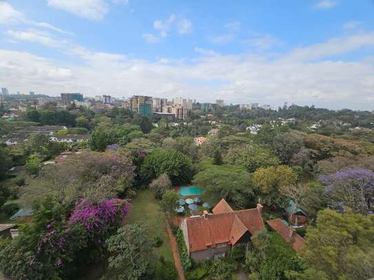 3 Bed Apartment with En Suite in Riverside image 8