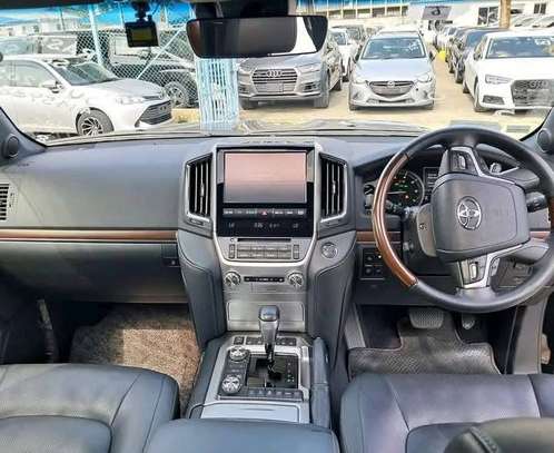 Landcruiser V8 Black ZX image 7