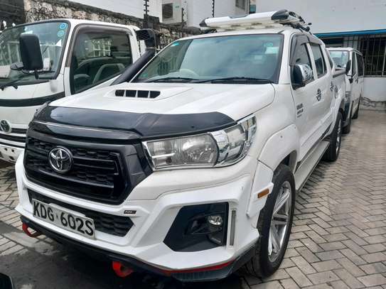 Toyota hilux double cabin auto diesel 2017 image 1