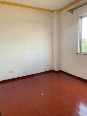 2 bedroom apartment master Ensuite available image 7