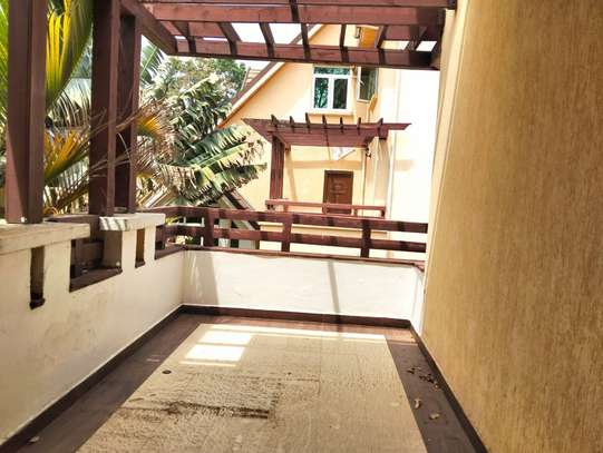 5 Bed House with En Suite in Lavington image 16