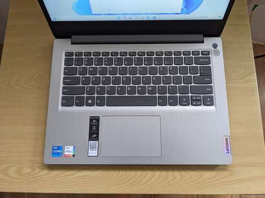 Lenovo ideapad 3 laptop image 3