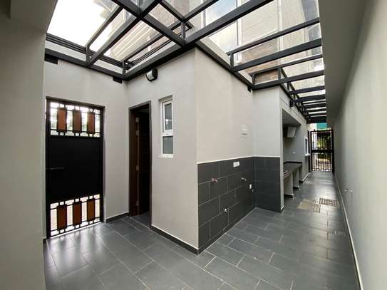 4 Bed Villa with En Suite in Westlands Area image 17