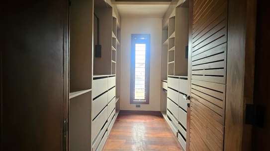 5 Bed Townhouse with En Suite in Runda image 16