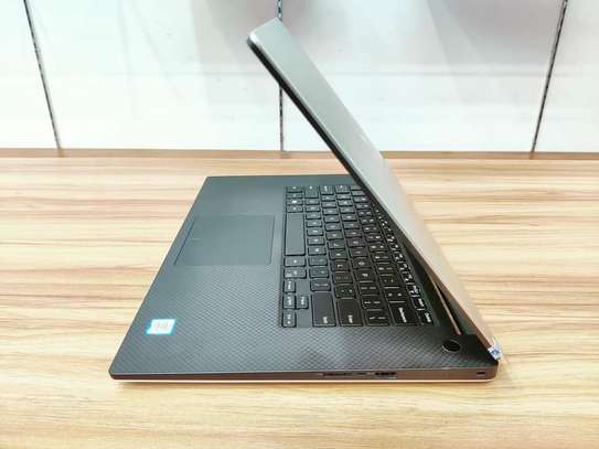 Dell precision 5540 laptop image 6