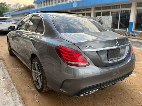 Mercedes Benz C200. Sunroof. image 8