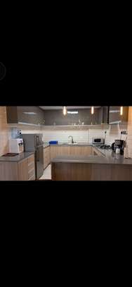 Serviced 2 Bed Apartment with En Suite in Riverside image 9