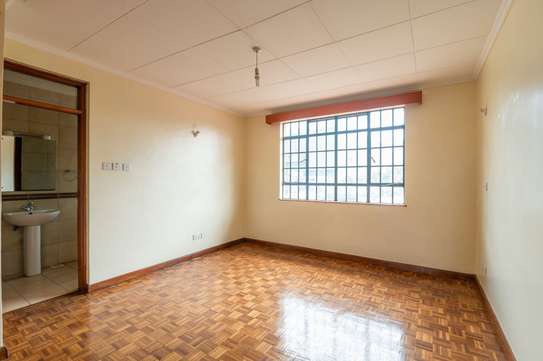 4 Bed Apartment with Parking in Kilimani image 10