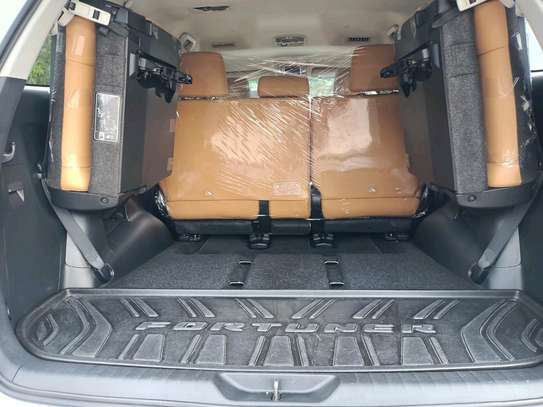 Toyota Fortuner White 2018 4wd image 9