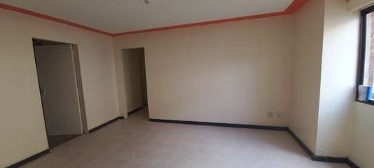 3 Bed Apartment with En Suite at Nyayo Estate image 1
