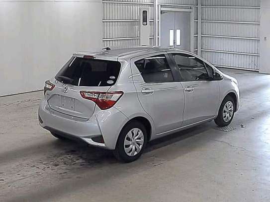 Toyota Vitz Silver 2018 2wd image 3