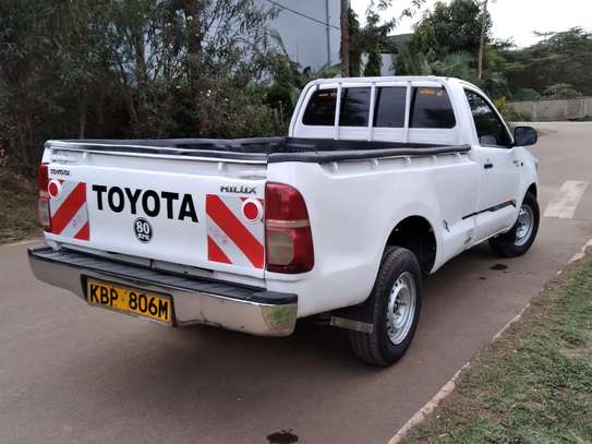 Toyota Hilux 2011 Local image 6