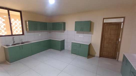 4 Bed Apartment with En Suite at Moyne Drive image 3