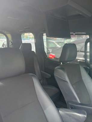 Toyota Noah image 6