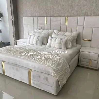 Modern king size bed image 2