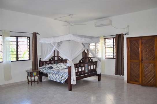 5 Bed Villa with En Suite in Watamu image 4