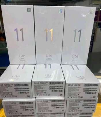 Xiaomi Mi 11 Lite 128gb 8gb Ram, 64mp Camera, 4250mAh battery+1 year warranty image 1