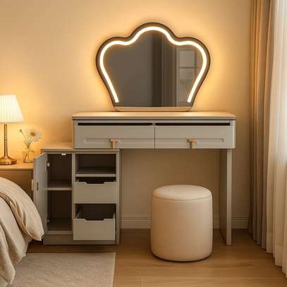 Dressers; Bedroom Vanity Perfume Accesories Dressing Table image 1