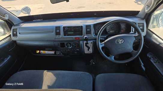 Toyota Hiace 7L image 3