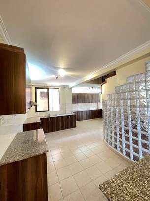 4 Bed Apartment with En Suite in Kileleshwa image 6