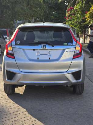 Honda Fit hybrid Silver 2017 2wd image 3