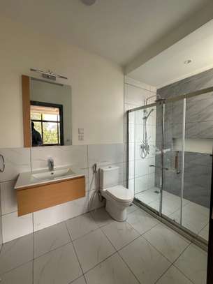 Serviced 3 Bed Apartment with En Suite in Kileleshwa image 10