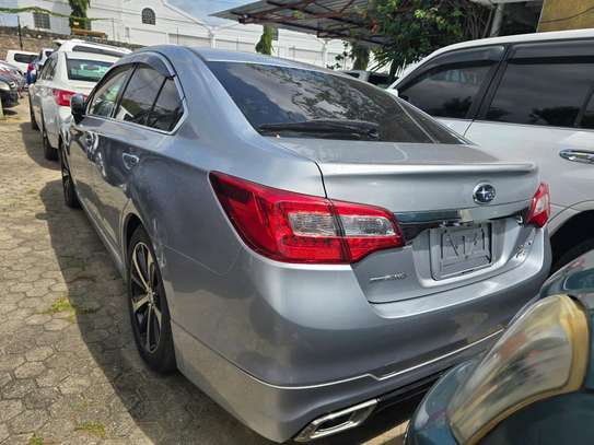 Subaru legacy B4 image 3