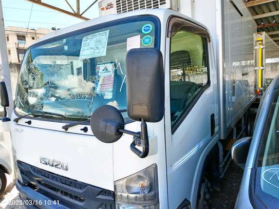 Isuzu NPR85 image 3