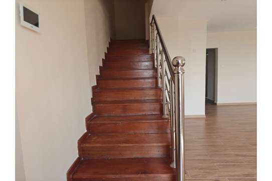 5 Bed Apartment with En Suite in Parklands image 11