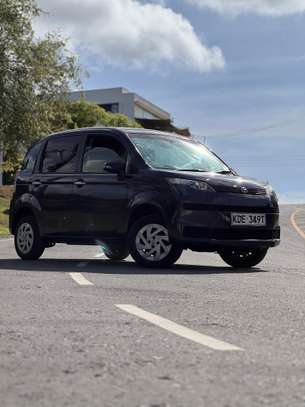 Toyota spade 2014 image 9