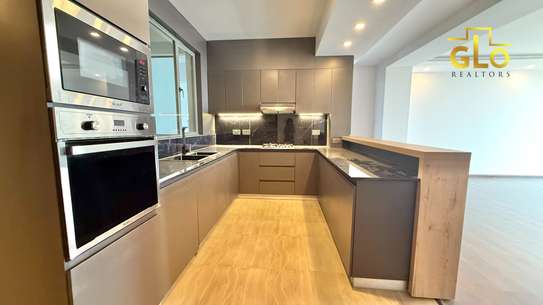 3 Bed Apartment with En Suite in Brookside image 15