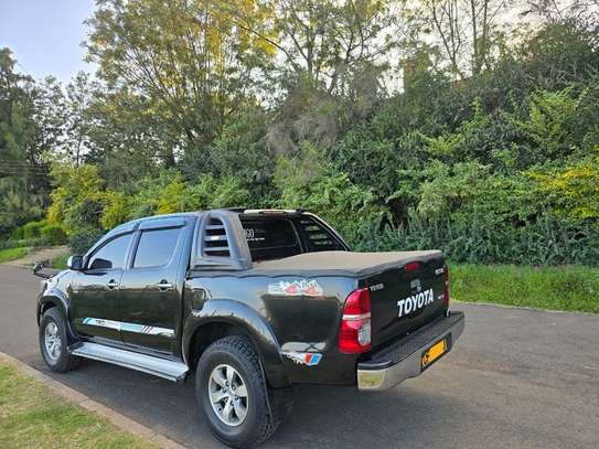 TOYOTA HILUX DOUBLE CAB image 8