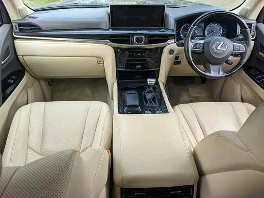 2016 Lexus LX 570 image 12