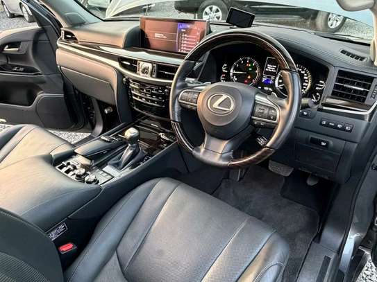 2019 Lexus LX570 image 4