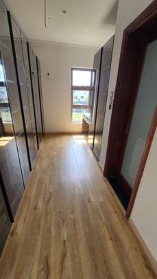 4 Bed House with En Suite in Kiambu Road image 5