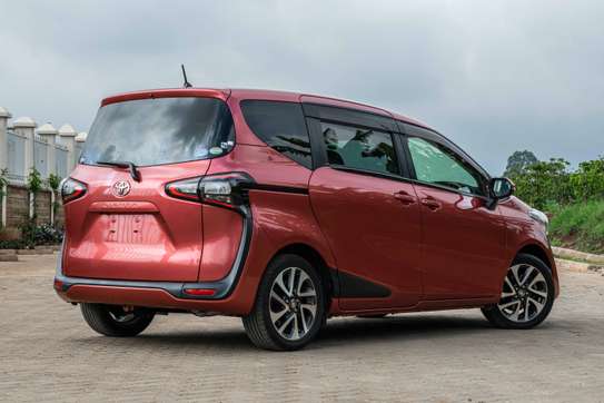 2016 Toyota Sienta Red New shape image 5