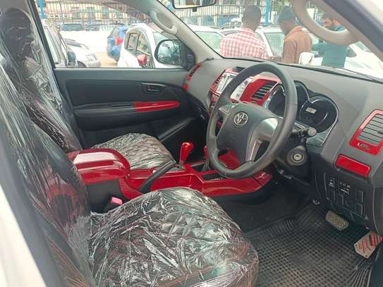 TOYOTA HILUX  DOUBLE CABIN image 2