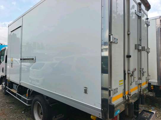Isuzu Elf NPR85 freezer image 5