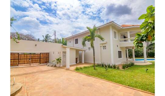 4 Bed House with Swimming Pool in Diani image 5