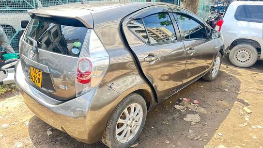 Toyota Aqua KCR image 5