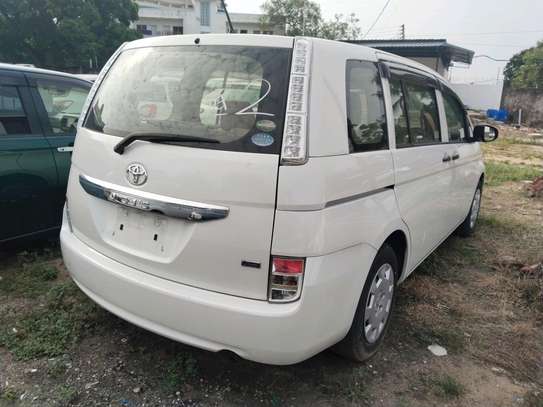 Toyota ISIS white on sale image 4