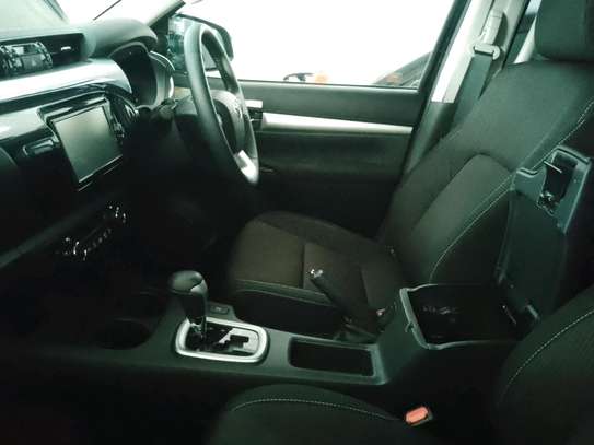 Toyota Hilux Double cabin black image 3