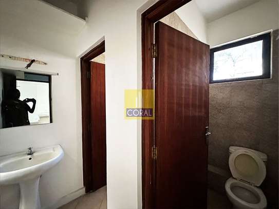 1,000 ft² Office in Parklands image 4