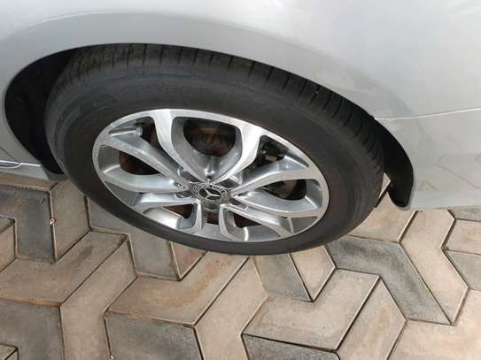 Mercedes Benz C200 image 3