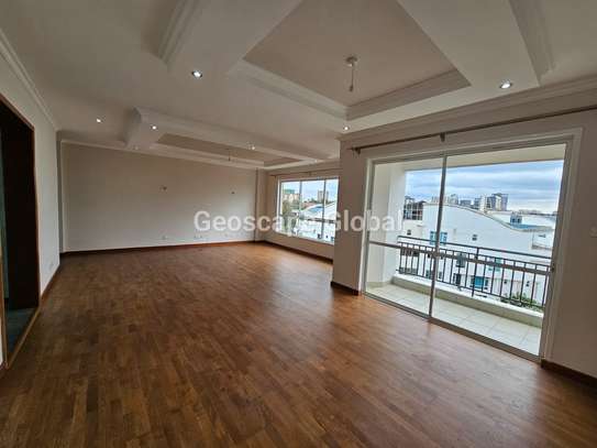 3 Bed Apartment with En Suite in Riverside image 20