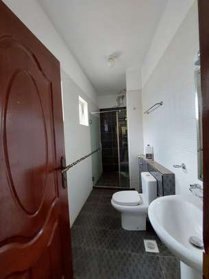 5 Bed House with En Suite in Kyuna image 31